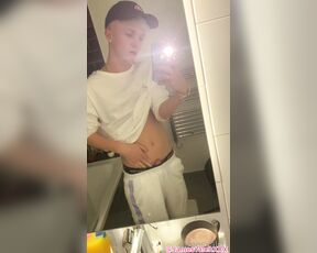 James Yalch aka jamesyalch OnlyFans - Smoking video Tips appreciated Hoping to film more duo content when isolation ends