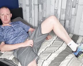 Tomtompics aka tomtompics OnlyFans - After all the recent hit weather, i think its time to chill out on the bed