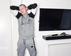 Tomtompics aka tomtompics OnlyFans - Trackies, socks and loads of spunk 856mins)