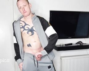 Tomtompics aka tomtompics OnlyFans - Trackies, socks and loads of spunk 856mins)