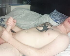 Tomtompics aka tomtompics OnlyFans - Measuring my dick Short video of me wanking off and measuring how big my hard dick