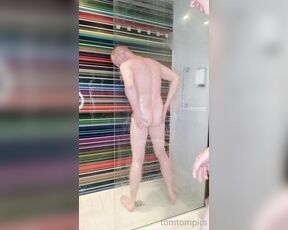 Tomtompics aka tomtompics OnlyFans - Look whos caught me in the shower Check out his page too onlyfanscomlild1999 231mins)