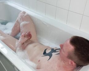 Tomtompics aka tomtompics OnlyFans - I usually get a little horny in the bath and this video shows you that