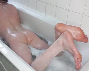 Tomtompics aka tomtompics OnlyFans - I usually get a little horny in the bath and this video shows you that