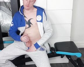 Tomtompics aka tomtompics OnlyFans - Thankyou to the fan for this grey tracksuit Hope you like this video of me wearing