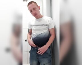 Tomtompics aka tomtompics OnlyFans - Short video I took of me stripping and wanking in the airport toilets 229mins)