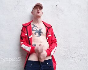 Tomtompics aka tomtompics OnlyFans - Outside, tracky top and baseball hat, showing you my ass alot and wanking until I cum,