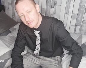 Tomtompics aka tomtompics OnlyFans - Me dressed in a shirt and tie only means 1 thing 1026mins)