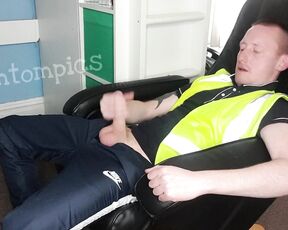 Tomtompics aka tomtompics OnlyFans - Hi Viz wank and cum This is me in some shiny trackies and a polo shirt