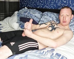 Tomtompics aka tomtompics OnlyFans - Adidas shorts, wank and cum 434mins)