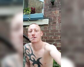 Tomtompics aka tomtompics OnlyFans - Another video to go with the one above Im in the garden in a shirt and