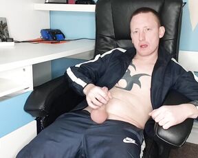 Tomtompics aka tomtompics OnlyFans - Another video in shiny nike trackies Skip the first 90secs if youre not a smoking fan