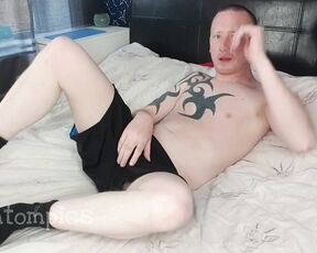 Tomtompics aka tomtompics OnlyFans - In my shorts with a close up replay of me cumming for you Hope you all