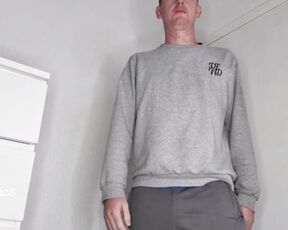 Tomtompics aka tomtompics OnlyFans - You like seeing my hard dick outline through my grey joggers 707mins)