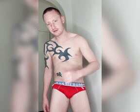 Tomtompics aka tomtompics OnlyFans - I use the term very loosely hereFlexing and wanking in some aussiebum undies with a nice