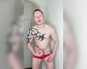 Tomtompics aka tomtompics OnlyFans - I use the term very loosely hereFlexing and wanking in some aussiebum undies with a nice