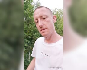 Tomtompics aka tomtompics OnlyFans - Quick outdoor strip, wank and cum 317mins)