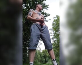 Tomtompics aka tomtompics OnlyFans - Quick outdoor strip, wank and cum 317mins)