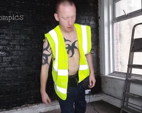 Tomtompics aka tomtompics OnlyFans - Hi viz, jeans and pump briefs A video made for a fan who requested this, message