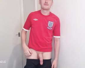 Tomtompics aka tomtompics OnlyFans - Football fever who wants this top after Ive finished with it 619mins)