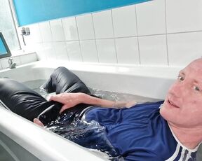 Tomtompics aka tomtompics OnlyFans - You wanted the vid of me in wet Adidas in the bath, well, here you