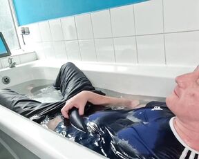 Tomtompics aka tomtompics OnlyFans - You wanted the vid of me in wet Adidas in the bath, well, here you