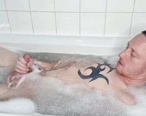 Tomtompics aka tomtompics OnlyFans - Bathtime with tomtom 742mins)