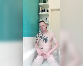 Tomtompics aka tomtompics OnlyFans - Little video of me getting soaped up in the bath anybody wanna help scrub my back