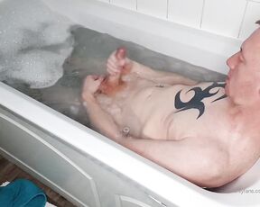 Tomtompics aka tomtompics OnlyFans - A video of me in the bath # wanking , cum 919mins)