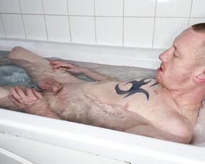 Tomtompics aka tomtompics OnlyFans - Relaxing soak, and wank in the bath, with me tasting some of my own cum