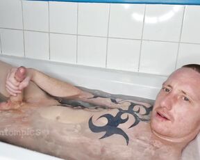 Tomtompics aka tomtompics OnlyFans - Relaxing soak, and wank in the bath, with me tasting some of my own cum