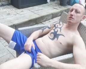 Tomtompics aka tomtompics OnlyFans - A quick wank out in the back yard, looks quite gloomy on this but was actually