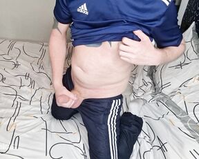 Tomtompics aka tomtompics OnlyFans - Trackies wanker, with over my tshirt 734mins)