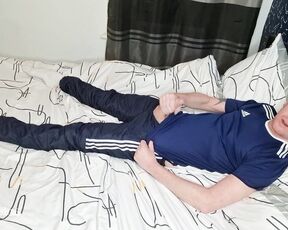 Tomtompics aka tomtompics OnlyFans - Trackies wanker, with over my tshirt 734mins)