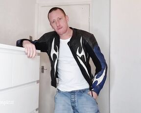 Tomtompics aka tomtompics OnlyFans - In the leather motorbike jacket This is 2 vids in 1 with 2 seperate cumshots, hope