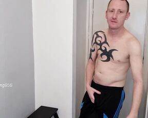 Tomtompics aka tomtompics OnlyFans - Shorts, socks and trainers 551mins)