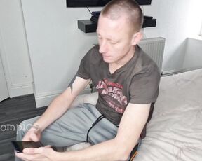 Tomtompics aka tomtompics OnlyFans - READ FIRST) Talking filthy, smoking, spit, wank and cum This video has everything in it for