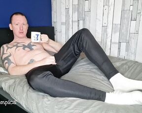 Tomtompics aka tomtompics OnlyFans - In bed with a brew and a condom posh wank time 745mins)