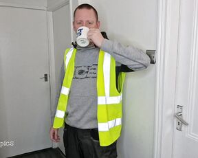 Tomtompics aka tomtompics OnlyFans - More of me in my hi viz for you 827mins)