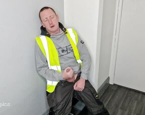 Tomtompics aka tomtompics OnlyFans - More of me in my hi viz for you 827mins)