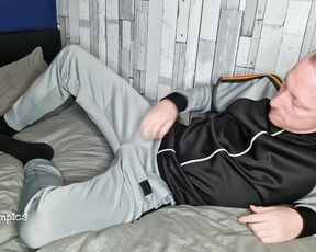 Tomtompics aka tomtompics OnlyFans - I know at least one fan likes these tracksuit vids hope you do too