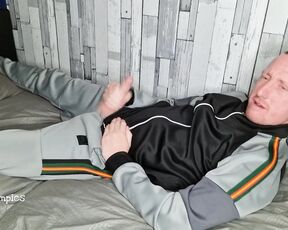 Tomtompics aka tomtompics OnlyFans - I know at least one fan likes these tracksuit vids hope you do too