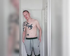 Tomtompics aka tomtompics OnlyFans - What you think of the haircut Short vid of me wanking off and showing you what