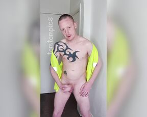 Tomtompics aka tomtompics OnlyFans - More hi viz wanking finishing with cumshot 1001)