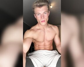 Leo Stuke aka xleox OnlyFans - Trying out my new anal toy