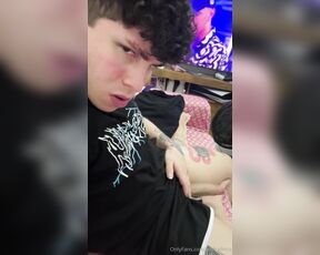 Alohadrico aka alohadrico - 08-17-2024 OnlyFans Video - Depois de um treino pesado, ja sai da academia duro e aproveitei pra brincar e gravar