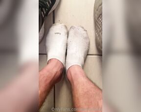 Pezudo aka pezudo43 - 05-17-2023 OnlyFans Video - Who likes rotten sweaty socks