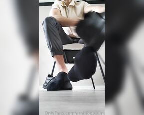 ArabFootDom aka arabfootdom - 04-03-2023 OnlyFans Video - Watch me removing my shoes and socks  Some sound issues tho, next one will be