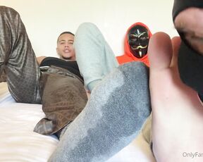 KingLeo aka sirleo99 OnlyFans - This gives you a view of how a foot sub would be in our presencemy bro