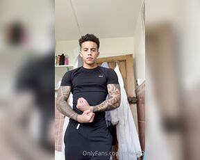 KingLeo aka sirleo99 OnlyFans - I love showing off my body after a long gym sessionthen showing you my sweaty socks